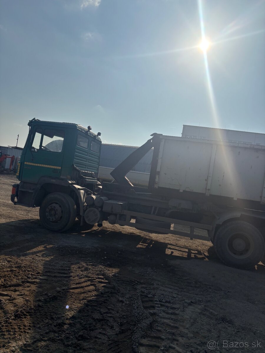 Man hakovy nosic - 3