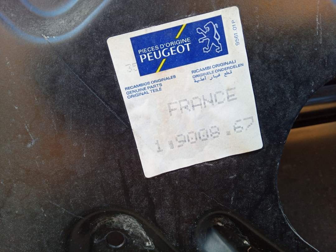 Predám náhradné diely na Peugeot 405 - 3