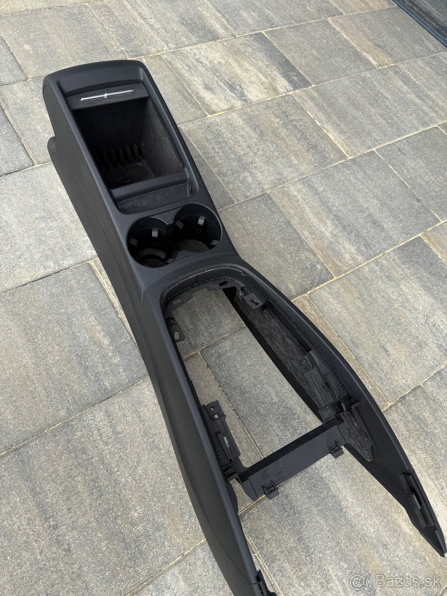 Audi Q5 stredový tunel - 3