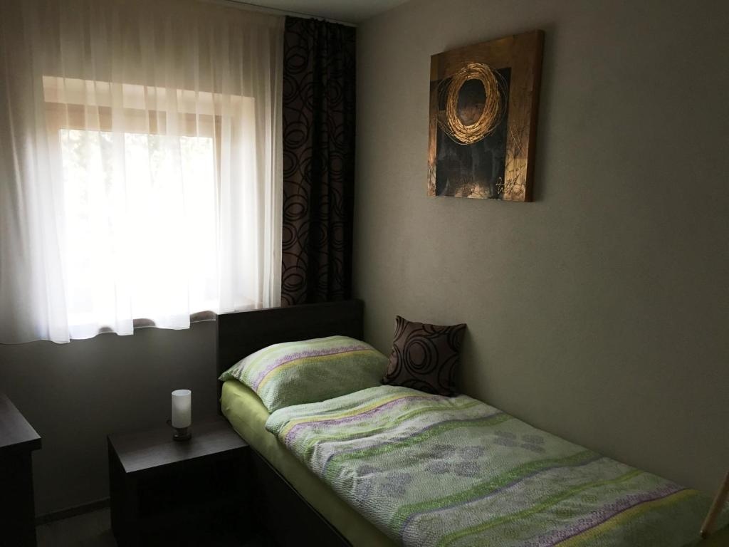 1 izbový 1-posteľový apartmán na prenájom v NMnV - 3