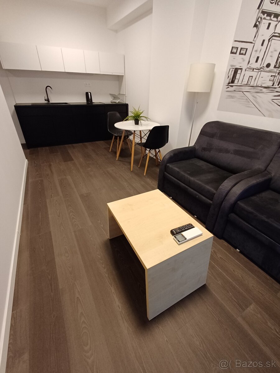 Ponúka na predaj 2 izbový apartmán Žilinska, Bratislava I - 3