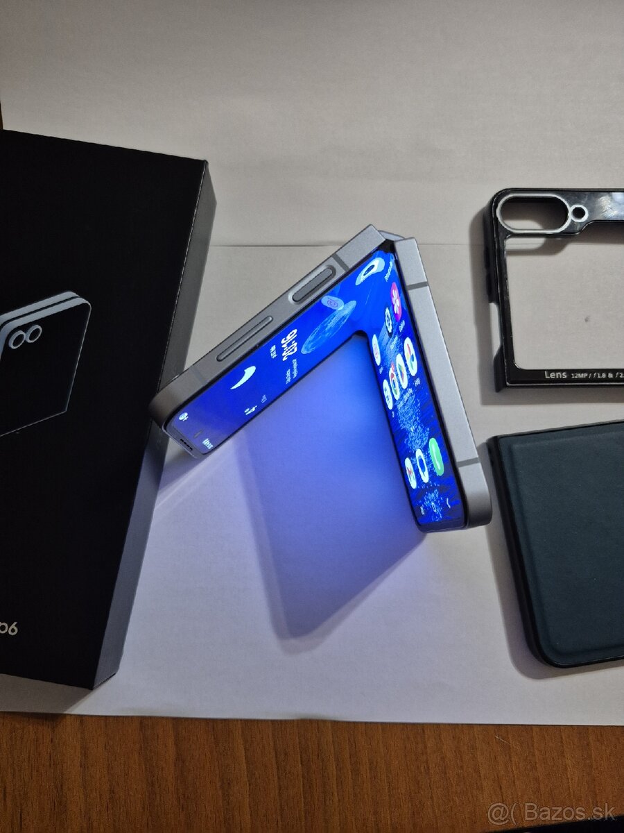 Samsung Galaxy Z Flip 6 - 3