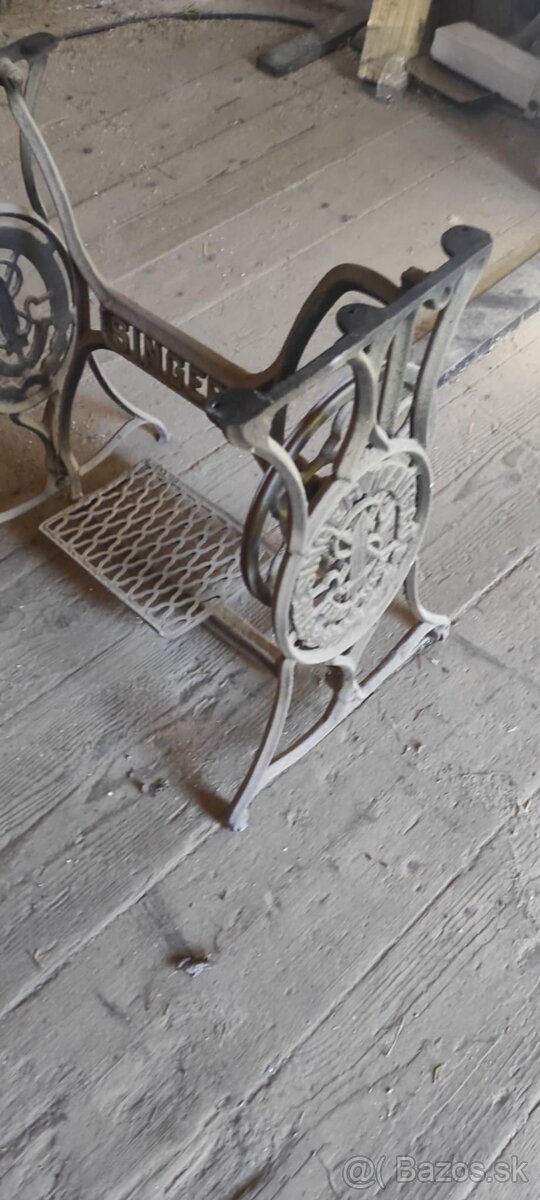 Stojan zo šijacieho stroja Singer - 3