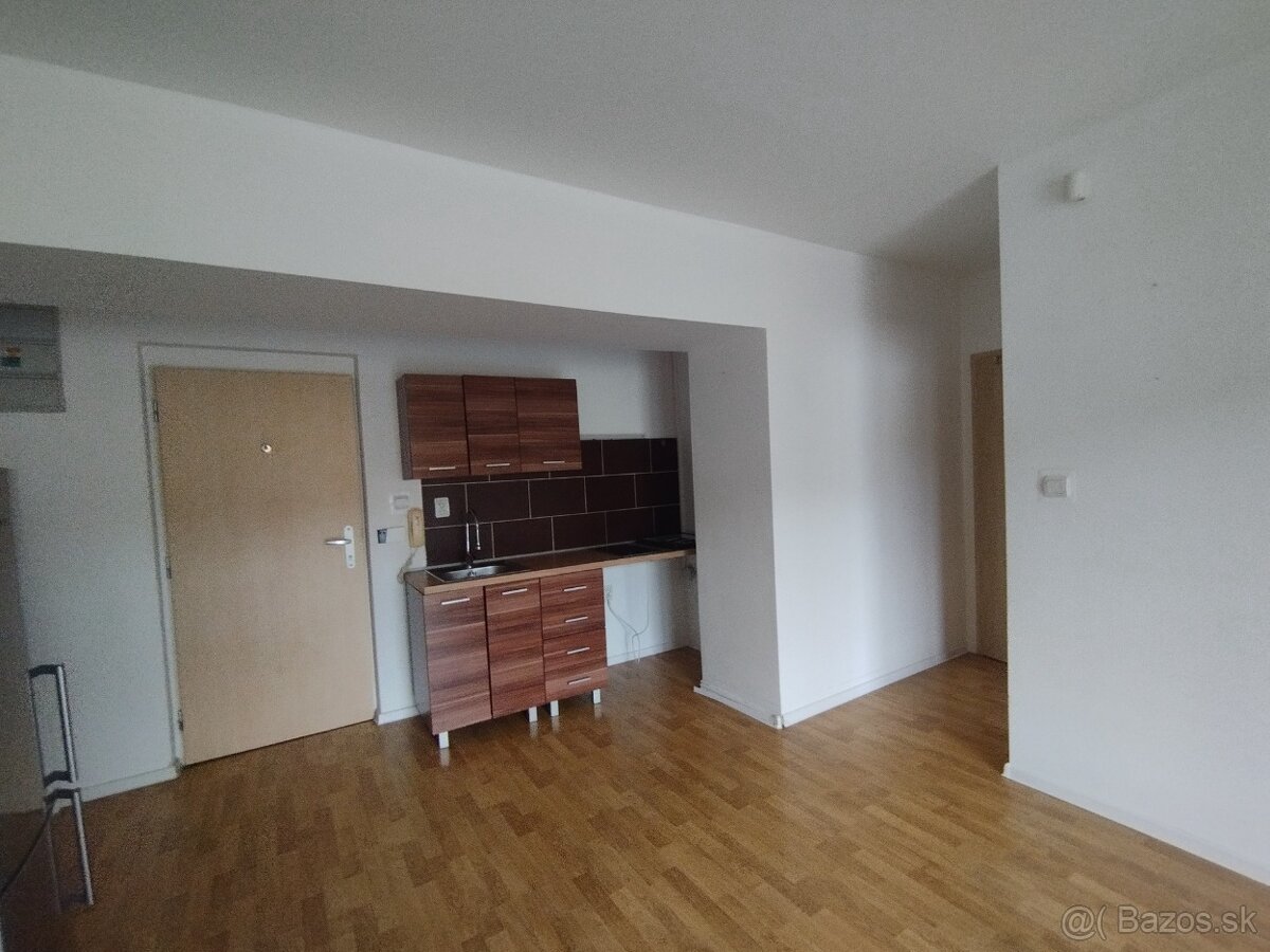 Predaj 2-izbový byt 52 m2 s lodžiou - Liptovský Mikuláš - 3