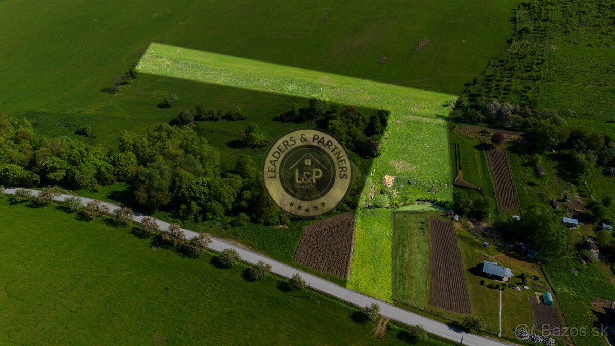 NA PREDAJ-rozľahlý pozemok v Jakovanoch ideálna investícia - 3