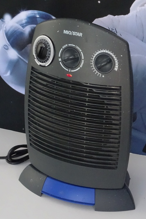 Kompaktný elektrický ventilátor s ohrievačom. - 3