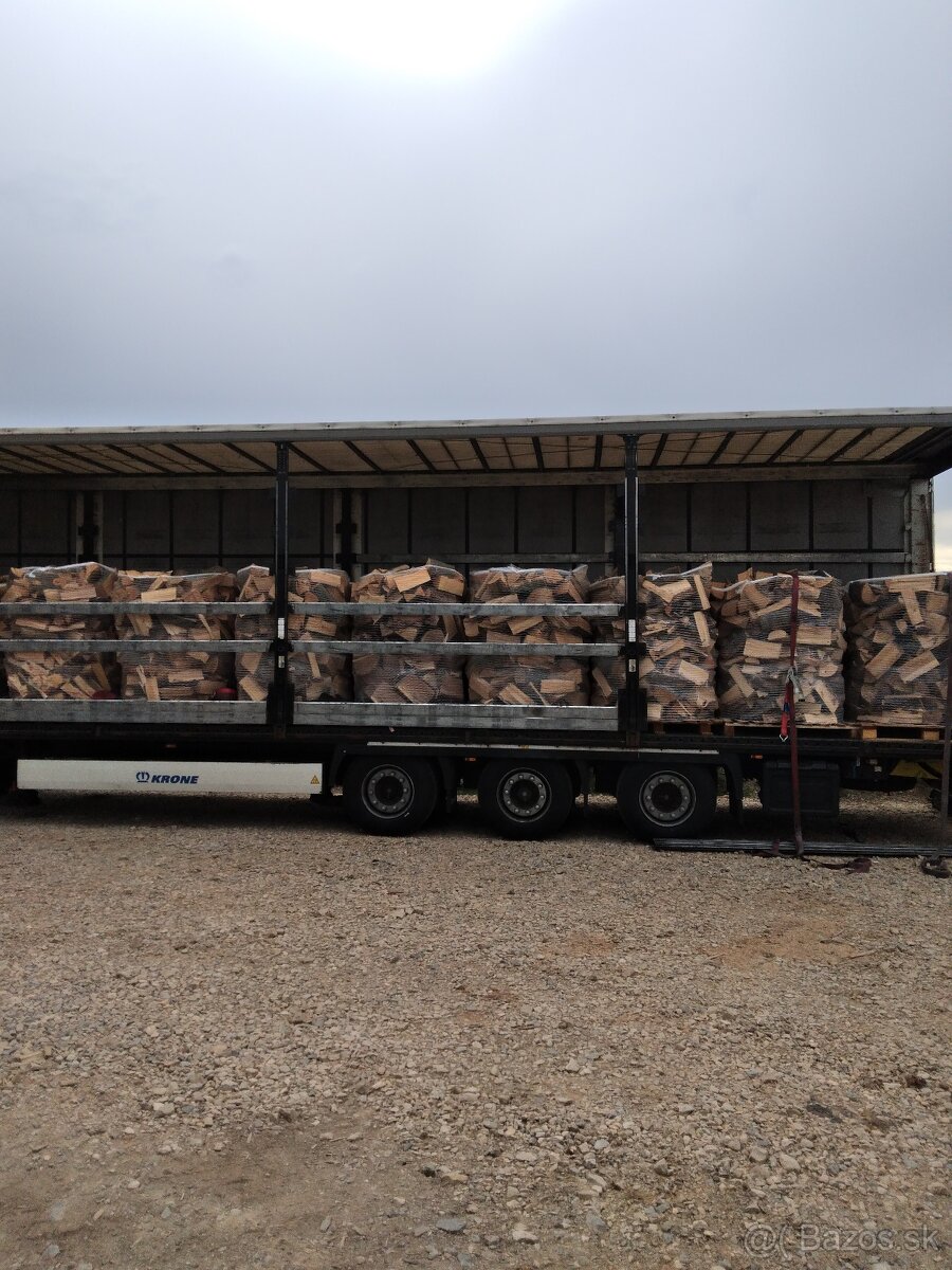 Drevo v kamione - 3
