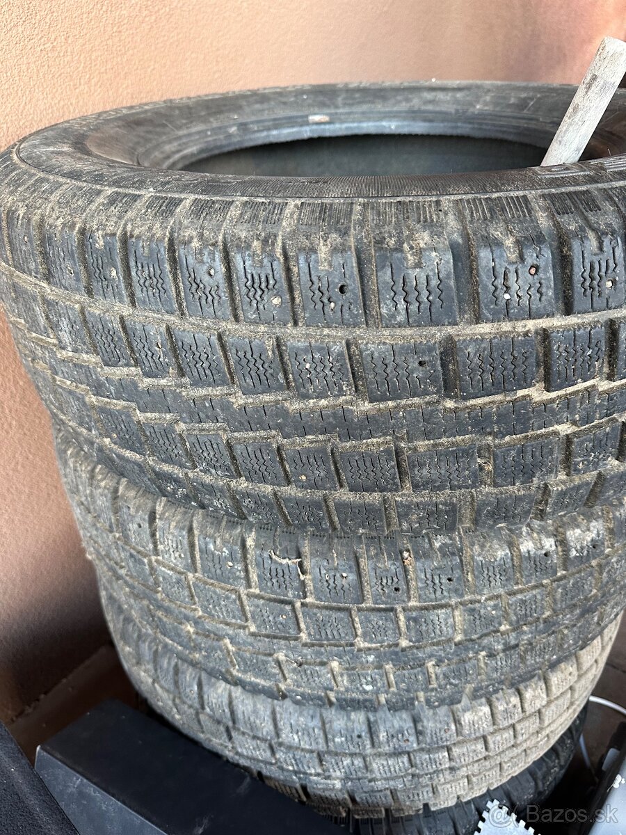 235/70 R16 - 3