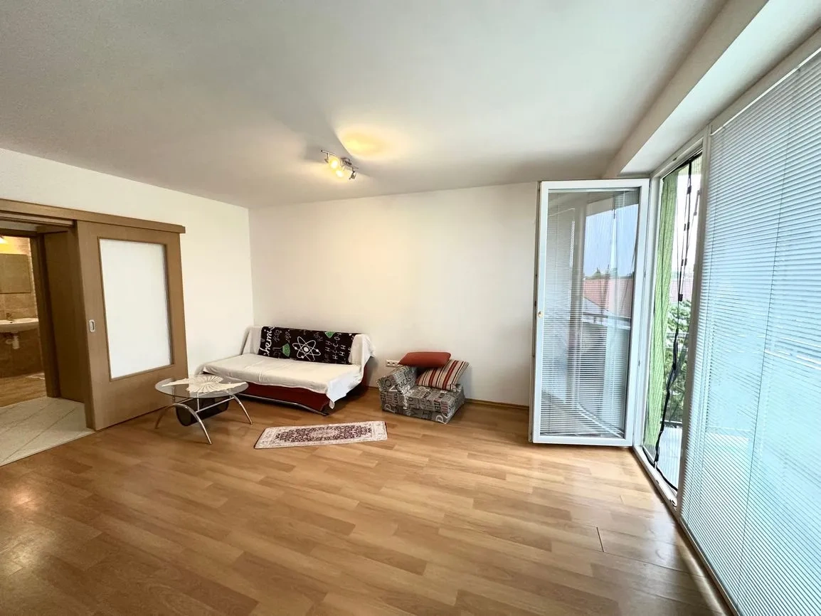 1-izbový byt s parkovaním na prenájom - 3