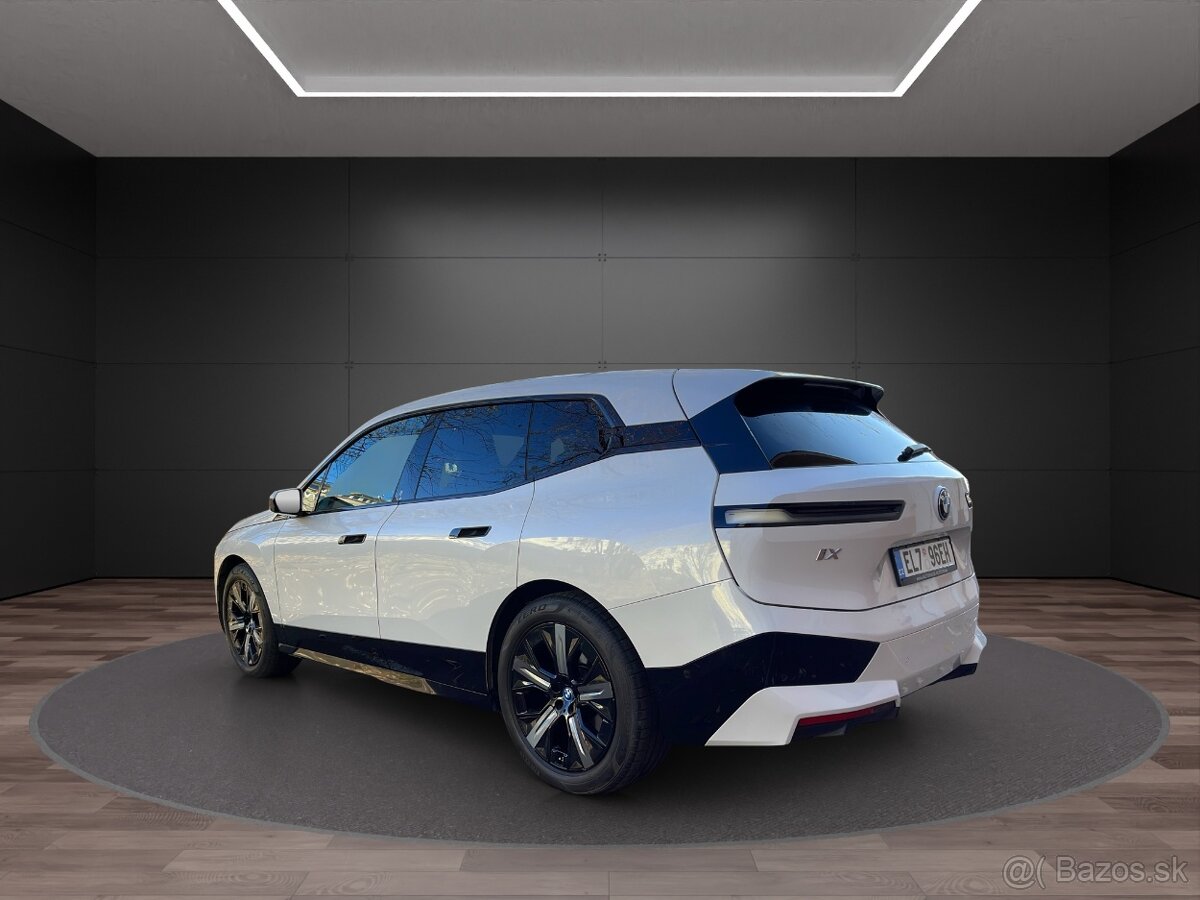 BMW iX 50 xDrive, Sport, Skylounge, DPH, SOH 96.3% - 3