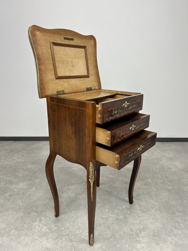 Starožitný bohato intarzovaný stolík v rokokovom štýle - 3