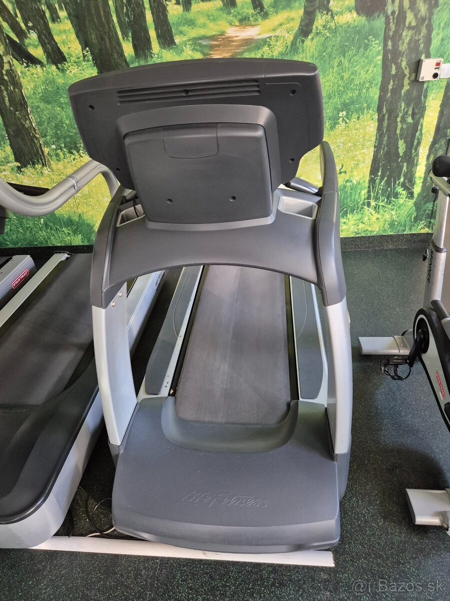 Predam pouzivany profi beziaci pas LifeFitness - 3