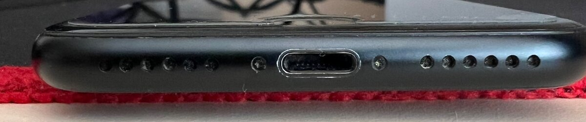 iPhone SE (2022, 3. generácia) – 64 GB - 3