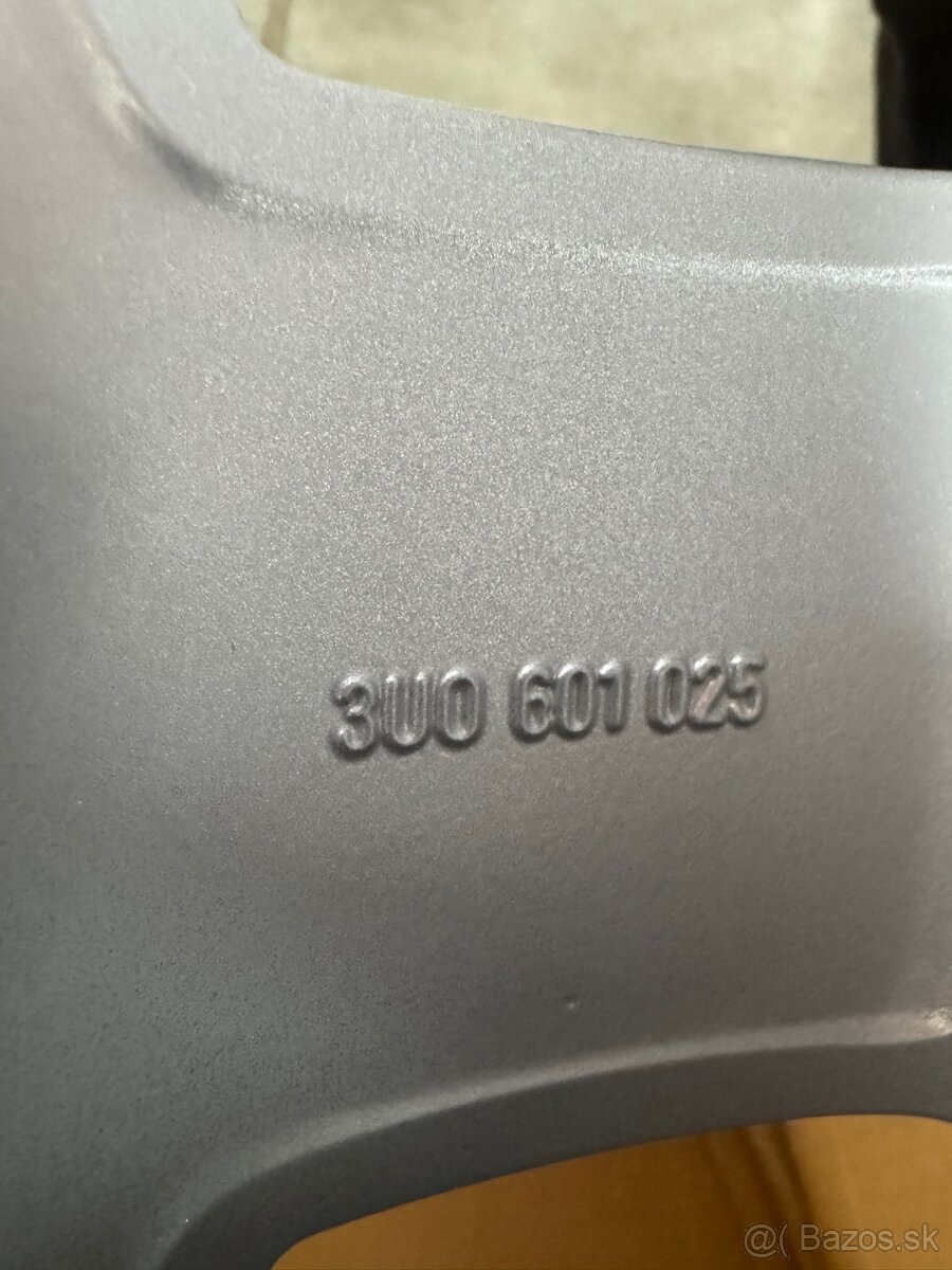 Škoda Superb 1 elektrón R17 - 3