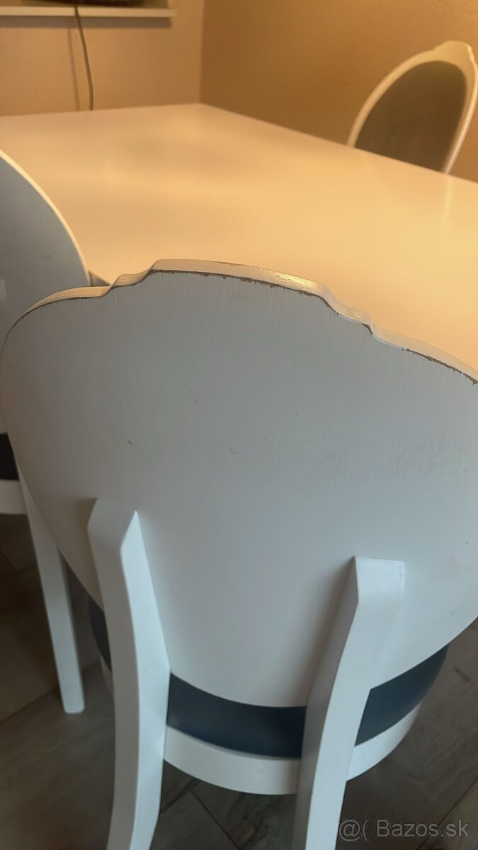 Stôl a stoličky - 3