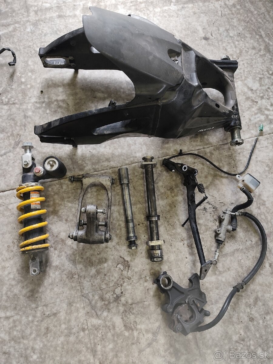 Rozpredám Suzuki gsxr 750 2006 - 3