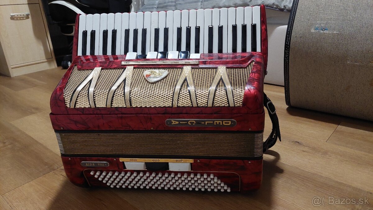 Akordeón Delicia Lignatone Aida VIII - 3