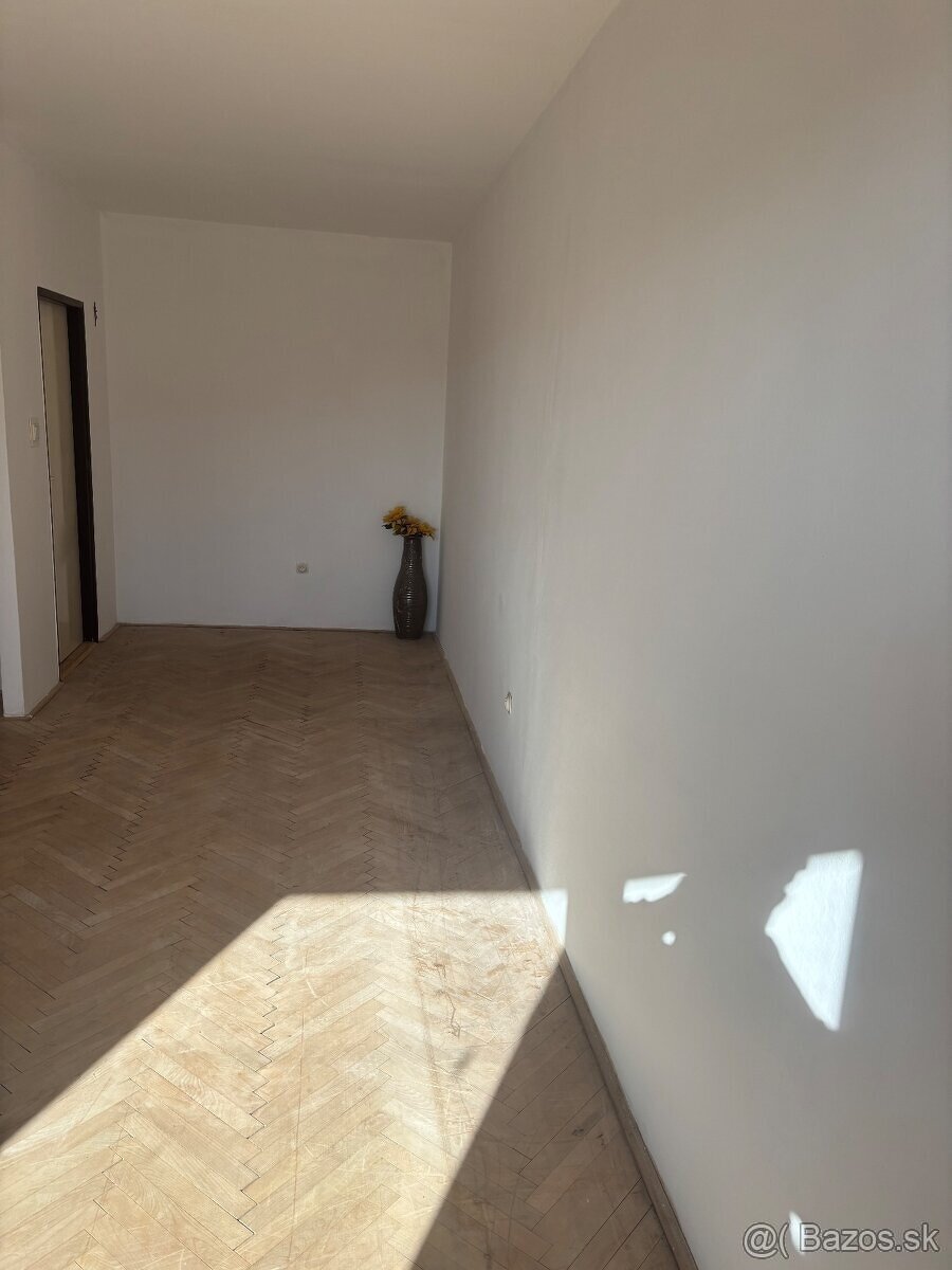 na predaj 2,5 izbový byt Prievidza - 3