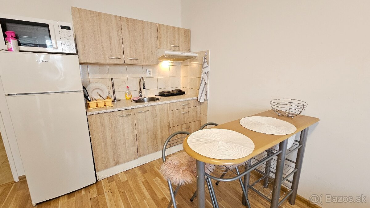 Zrekonštruovaná garsónka, lodžia, Jána Jonáša, BA IV, DNV - 3