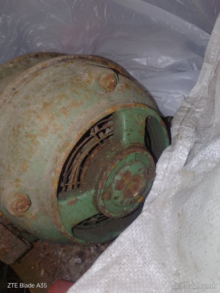 Motor starý z vodárne starej funkčný - 3