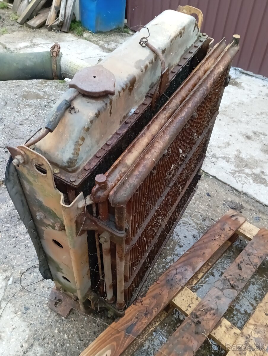 BULDOZER T130 CHLADICE A HYDRAULICKE VALCE - 3