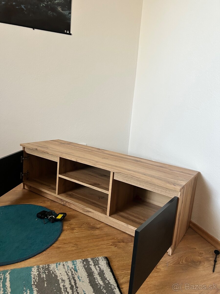 Skrinka pod TV - 3