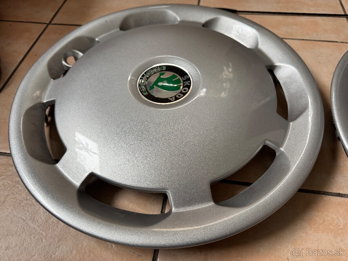 Originálne puklice 15" a anténa Škoda Octavia 1 - 3