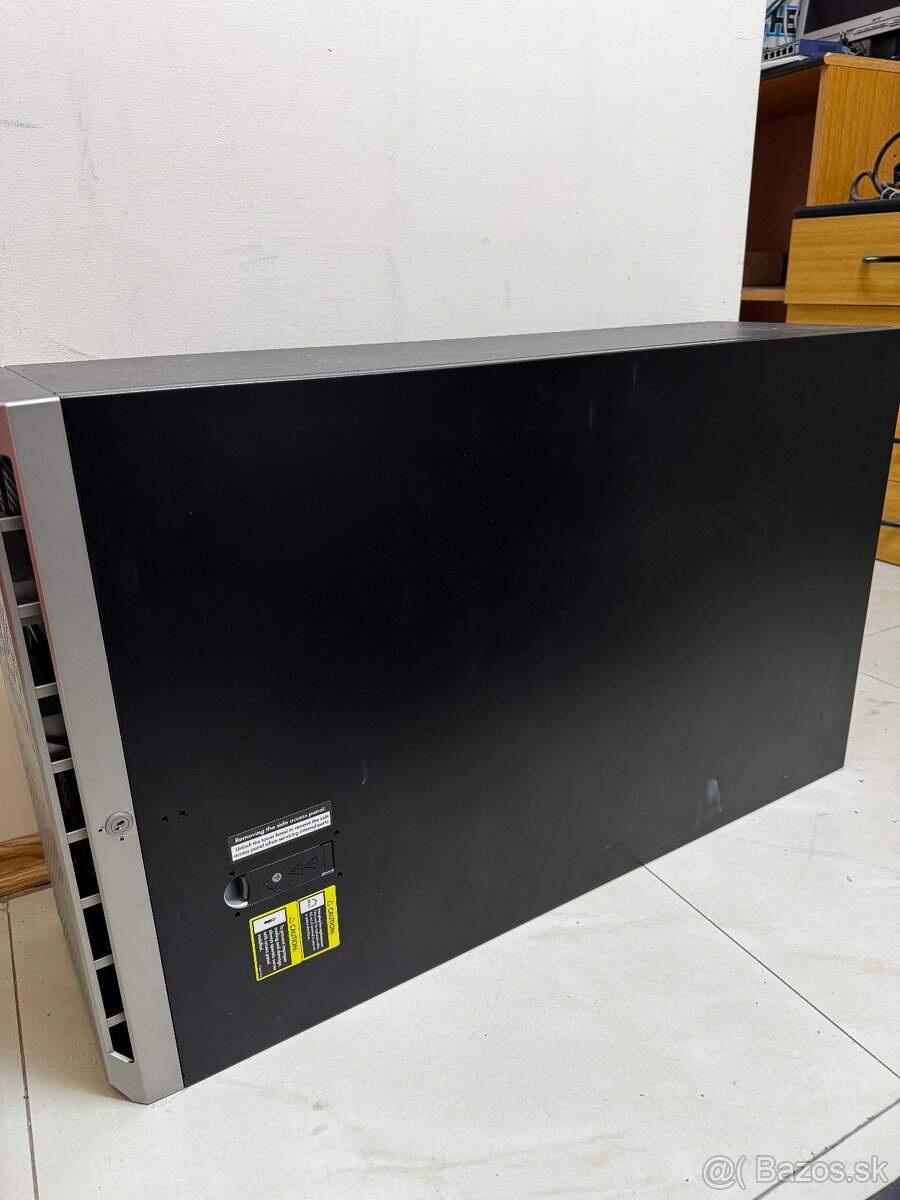 Výkonný server HPE ProLiant ML350p Gen8 - 3