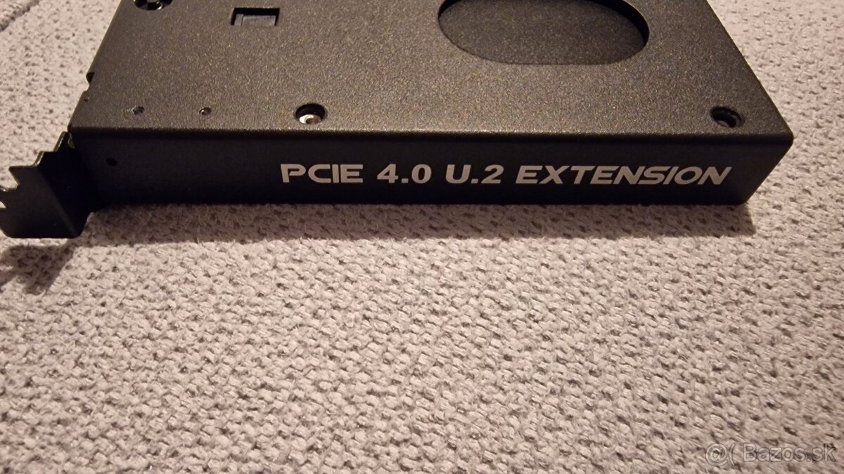 Samsung PM1723b 7.68TB U.2 NVMe SSD + PCIe adaptér - 3