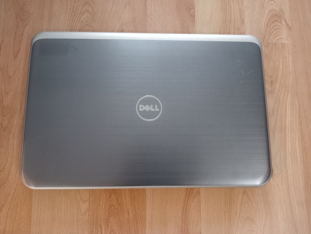 predám notebook Dell Inspiron - Intel core i5 -8gb ram - ssd - 3
