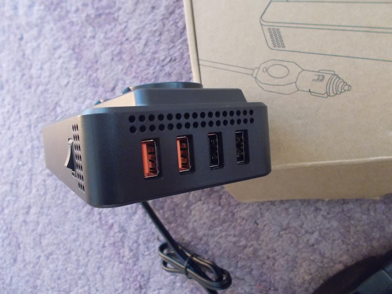 Predám menič DC 12/24V na AC 230V + 4x USB - 3