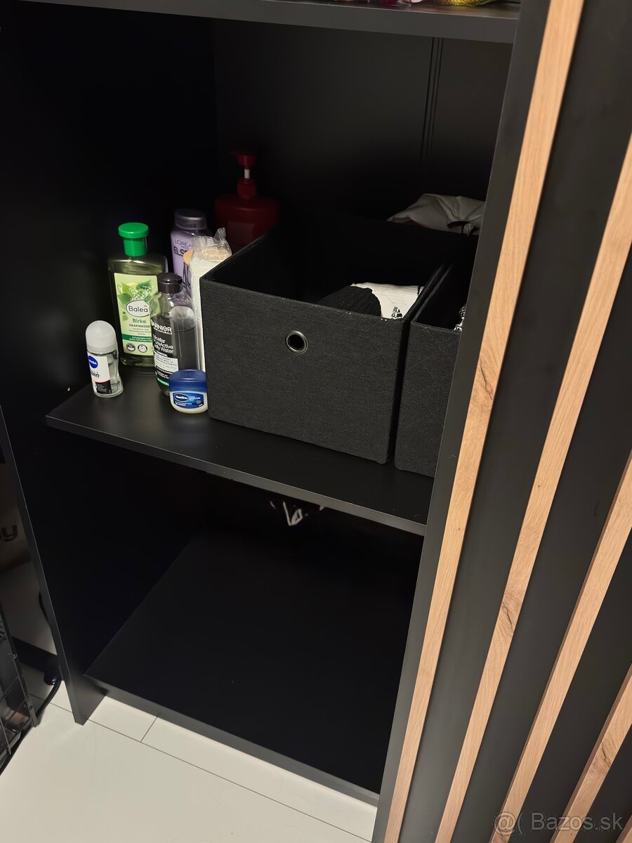 Šatniková skriňa so zrkadlom - 3