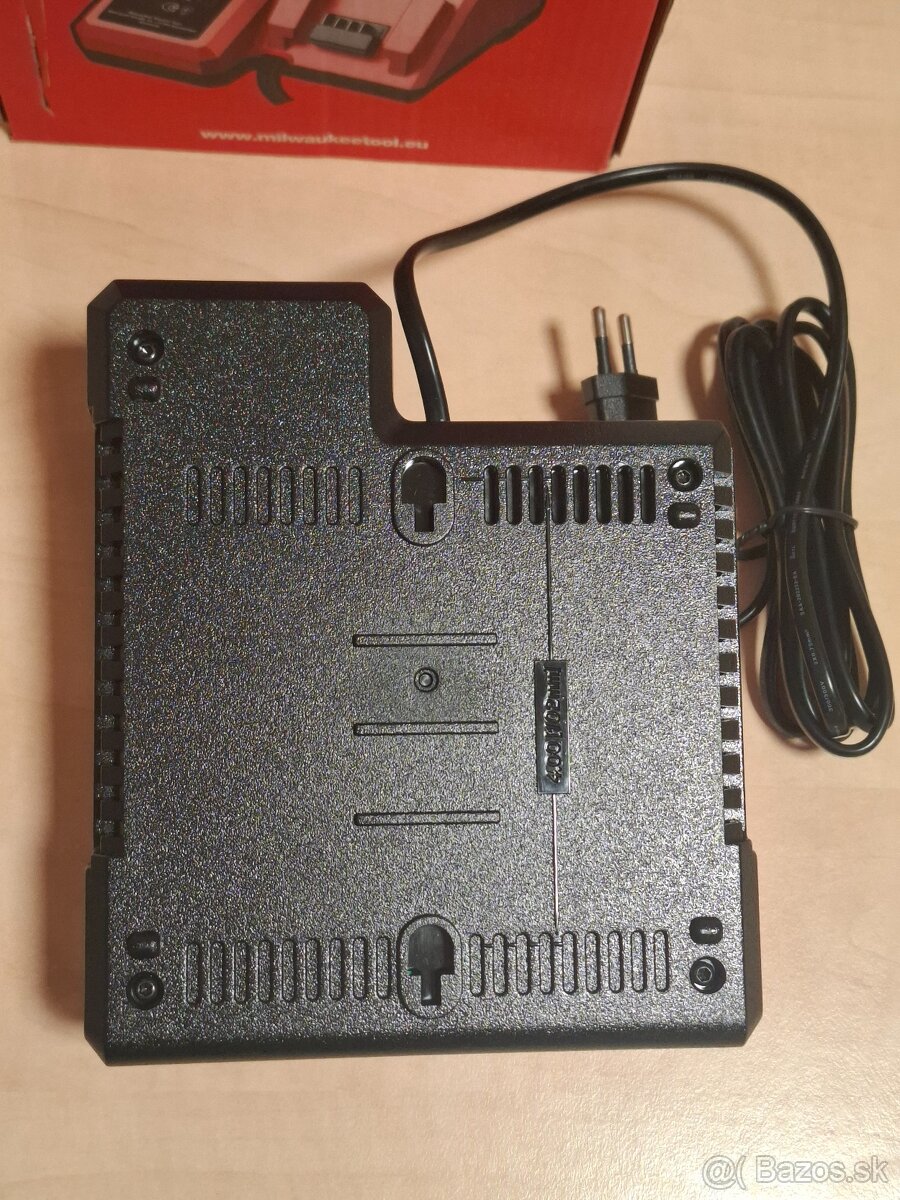 Milwaukee nabíjačka M12-18C - 3