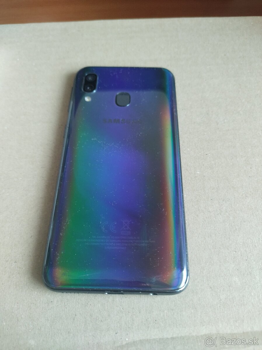 {10} Samsung Galaxy A40 - 3