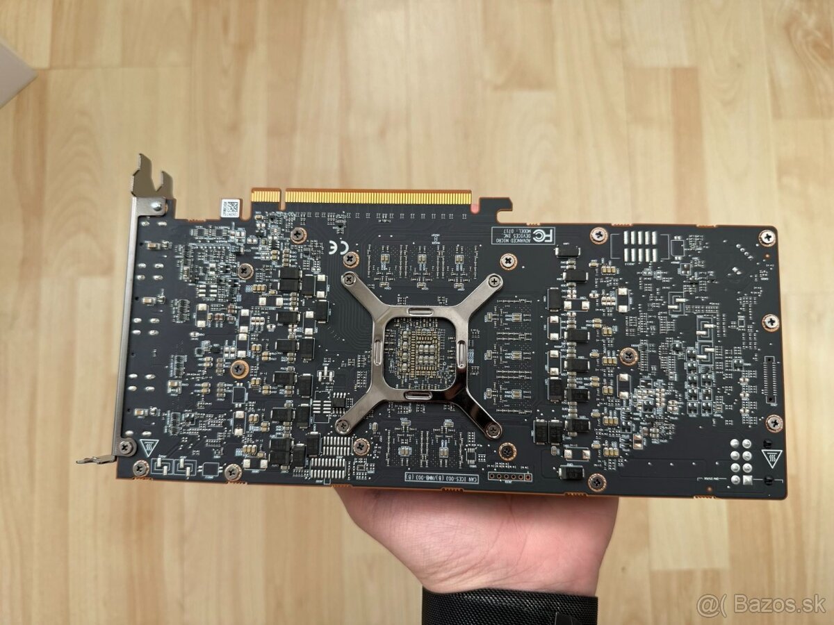 AMD Radeon PRO W7700 16 GB - 3