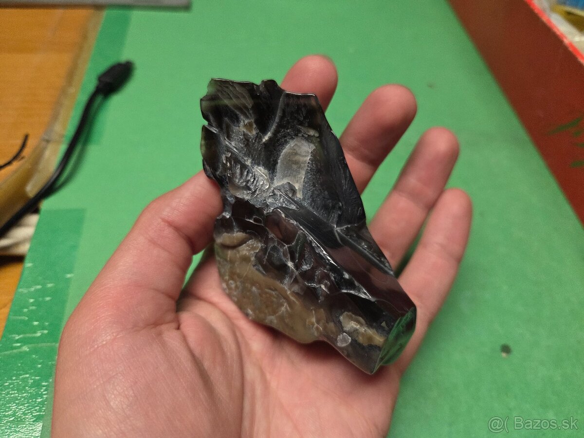 Vulkanický Achát - UV aktívny - 3