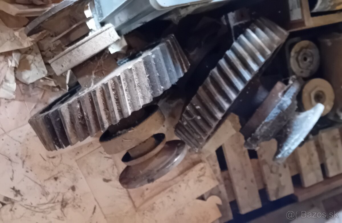 Predám diely na traktor Škoda 180 - 3