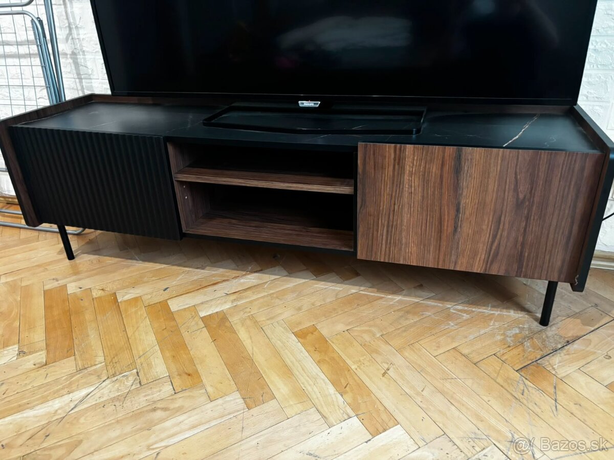 Stolík pod televízor - 3