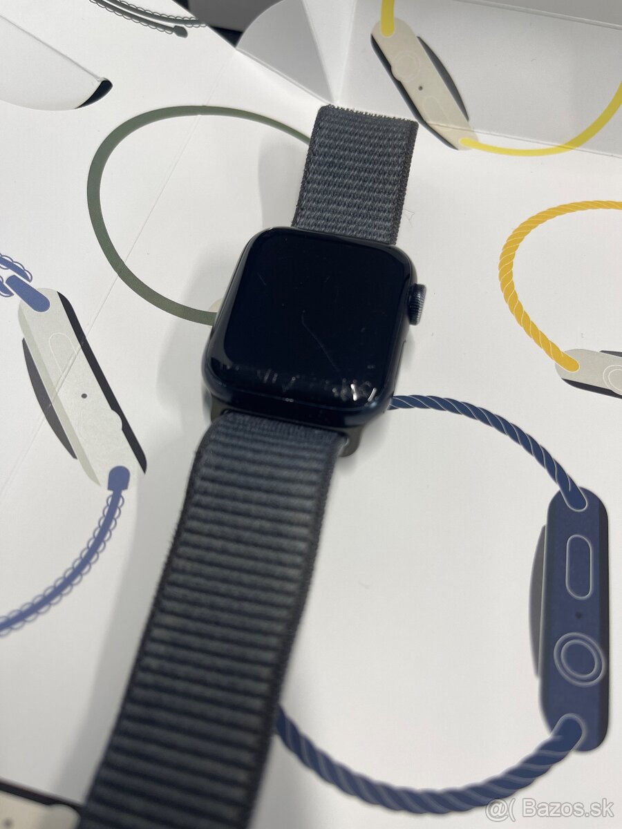 Apple Watch SE (2. generácia) 40 mm - 3