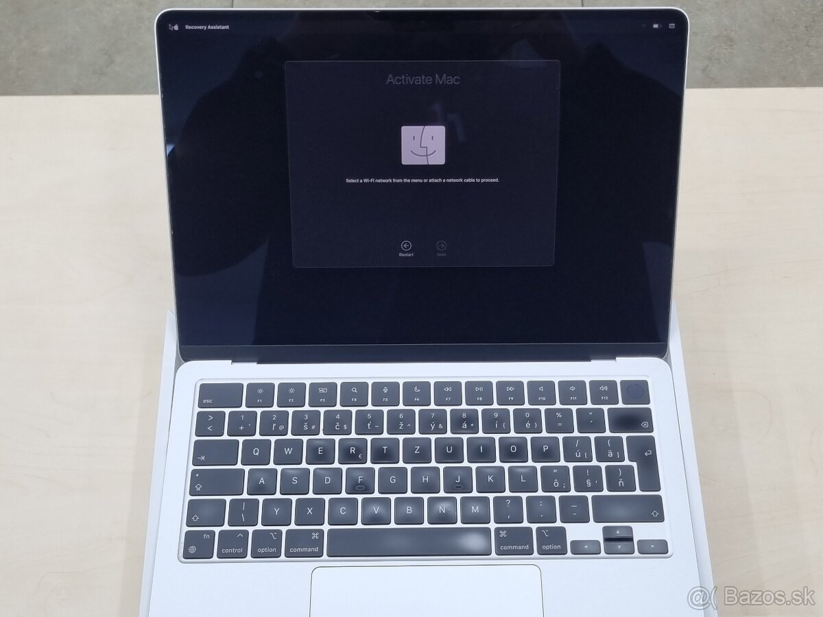 MacBook Air 13" (M2 8C+8C, 2022) 8+256GB, strieborný - 3