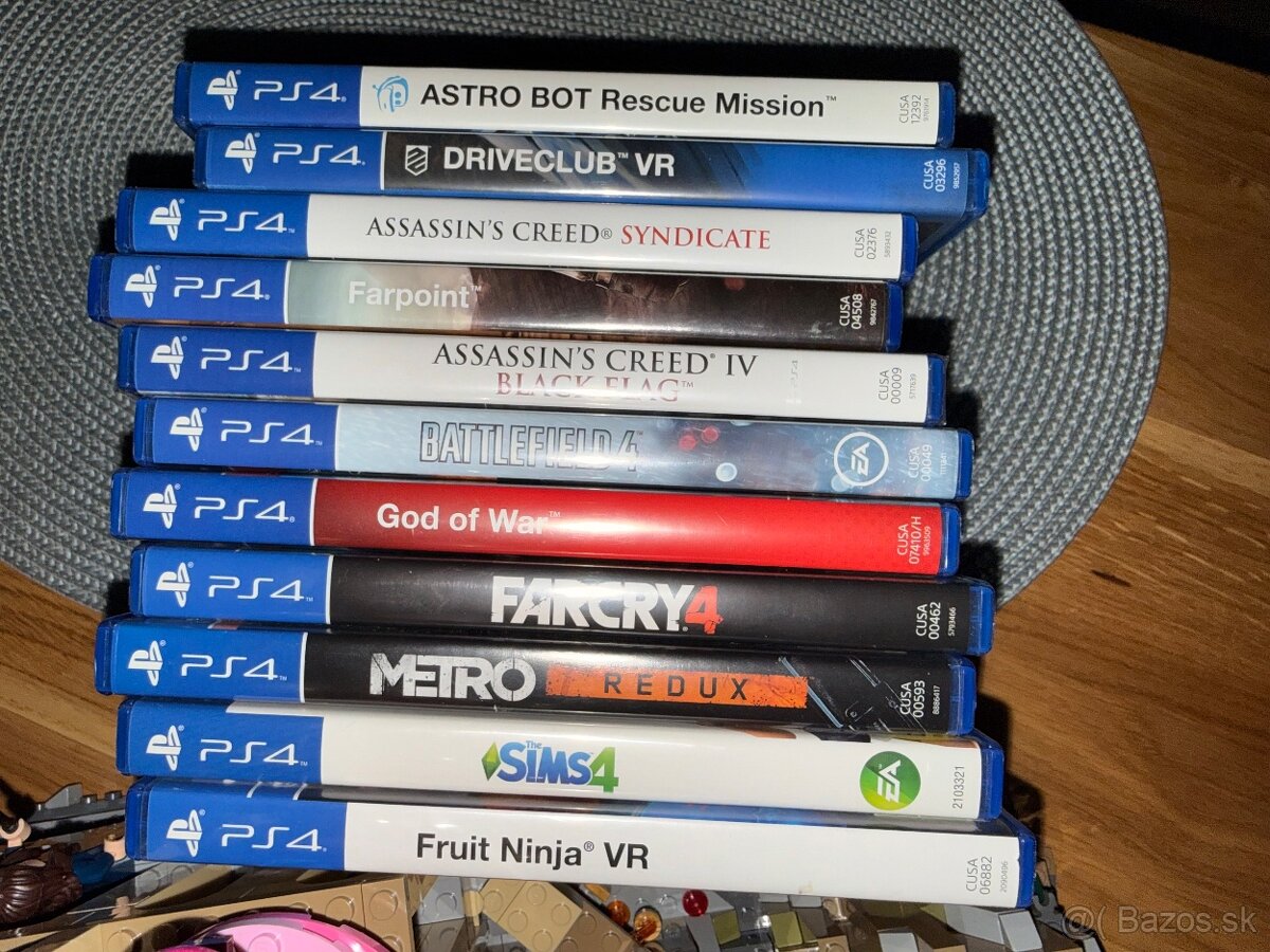 Playstation 4 Slim 1 TB + VR set + prislusenstvo - 3