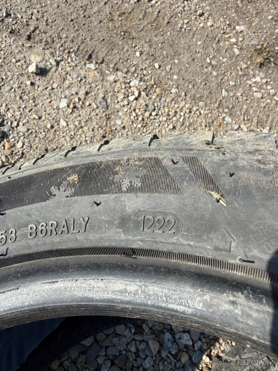 225/45R17 - 3