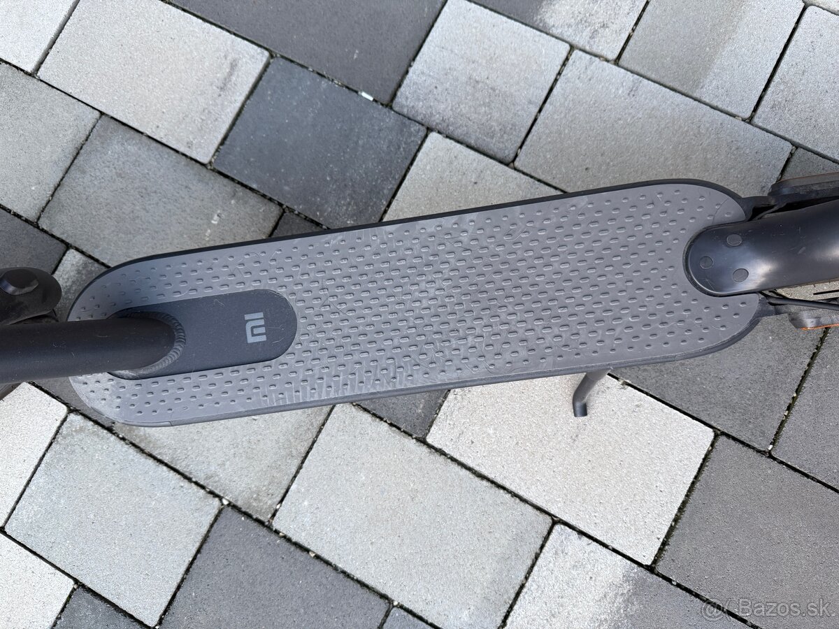 Xiaomi Mi Electric Scooter Essential - 3