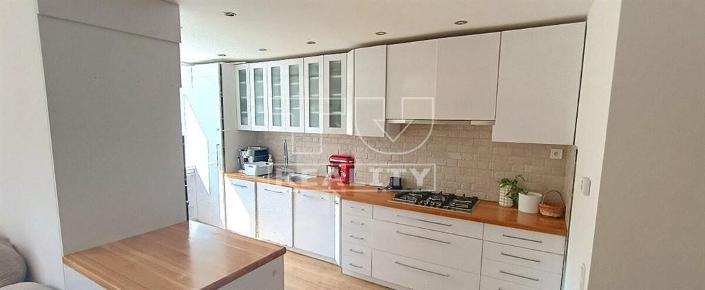 Predaj priestranného 3-izbového bytu po rekonštrukcii v... - 3