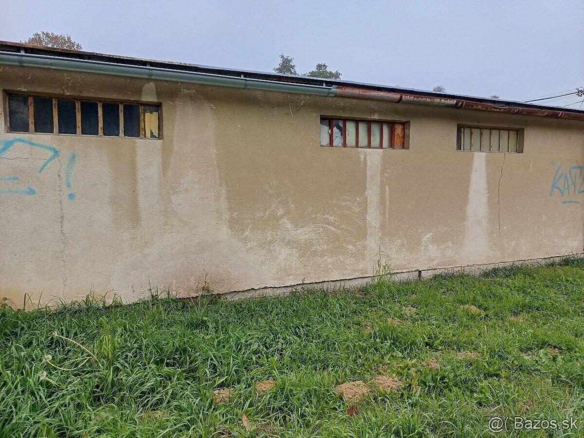 Reklamná plocha na Riečnej ulici v Prievidzi. - 3