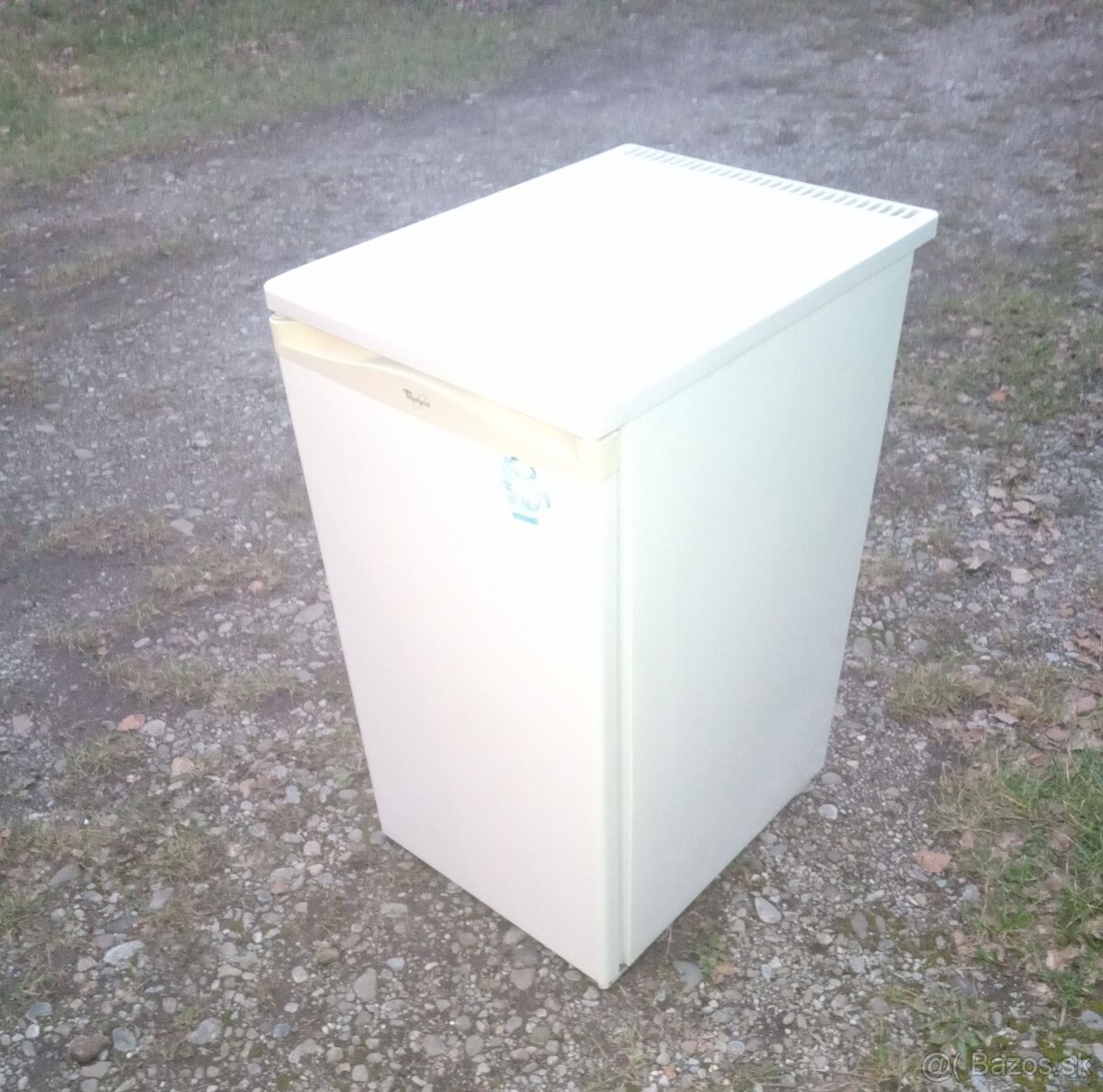 Predám plnefunkčná chladnička s malou mrazničkou WHIRLPOOL - 3