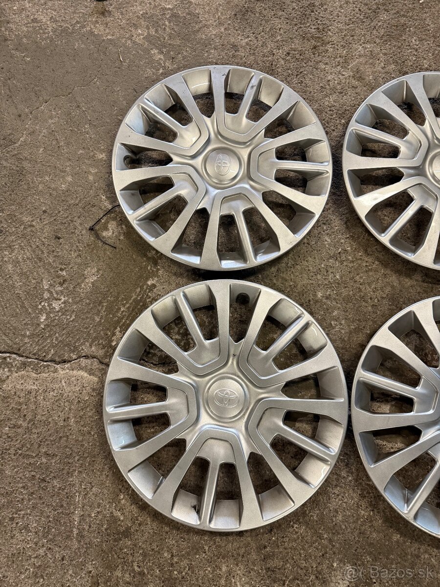 R17 puklice Toyota - 3