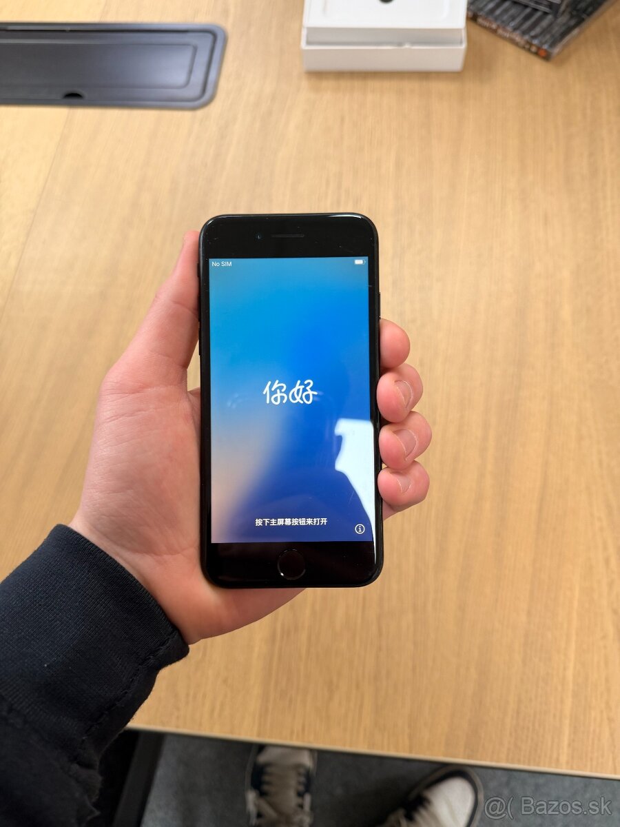 APPLE IPHONE SE 2020 - čierny - 3