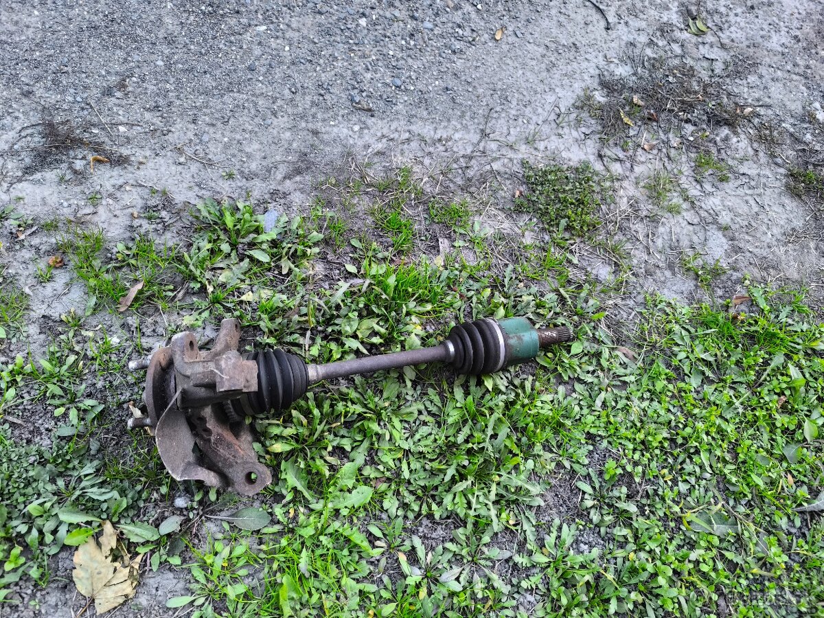 Predám diely na Mazdu 323f BJ - 3