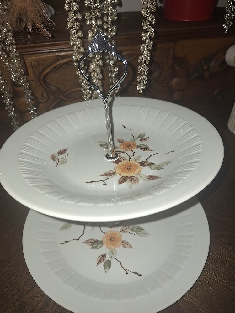 PORCELÁNOVÝ ETAŽÉR - 3